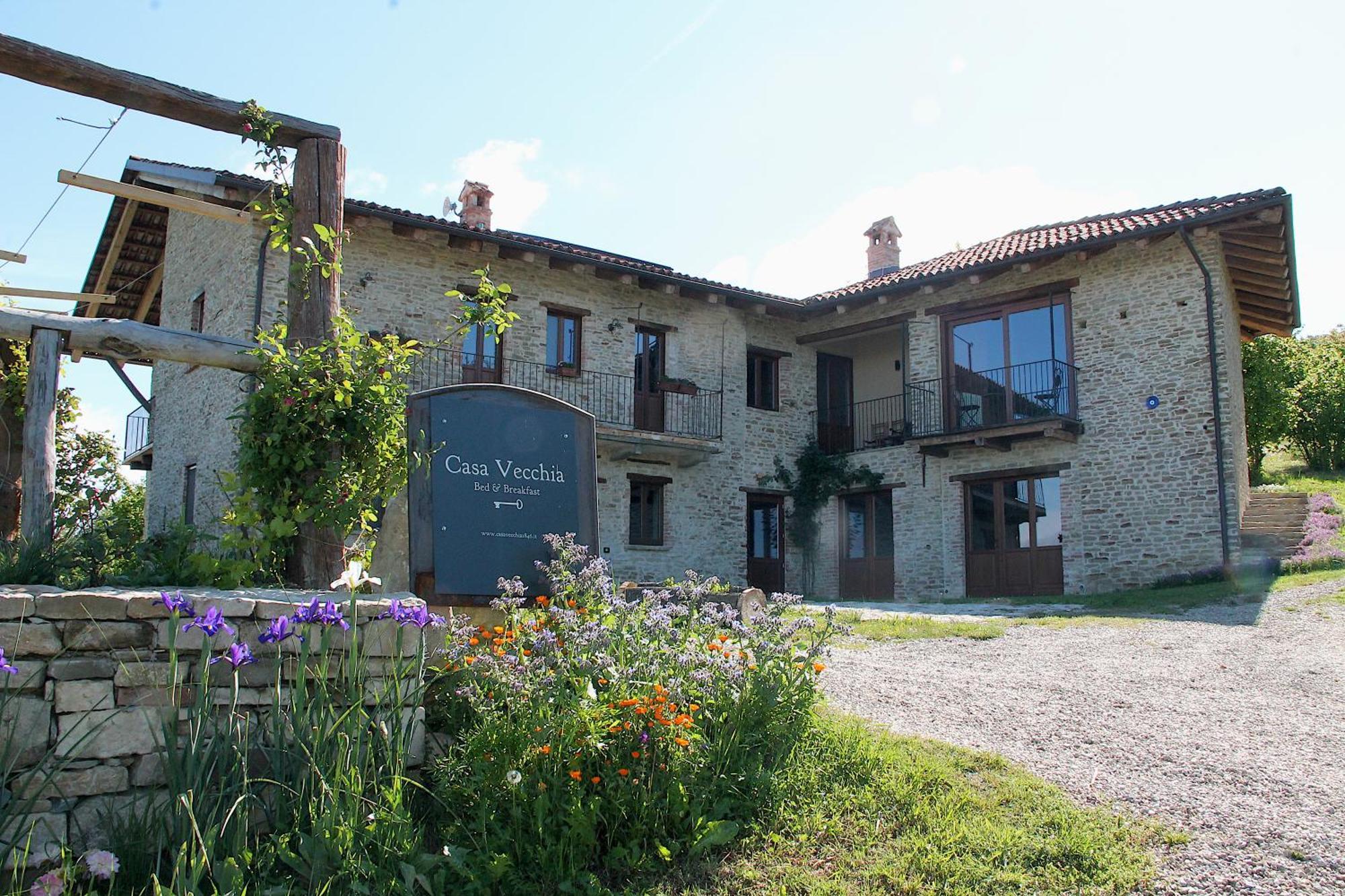 Casa Vecchia Bed&Breakfast Bossolasco Exterior photo