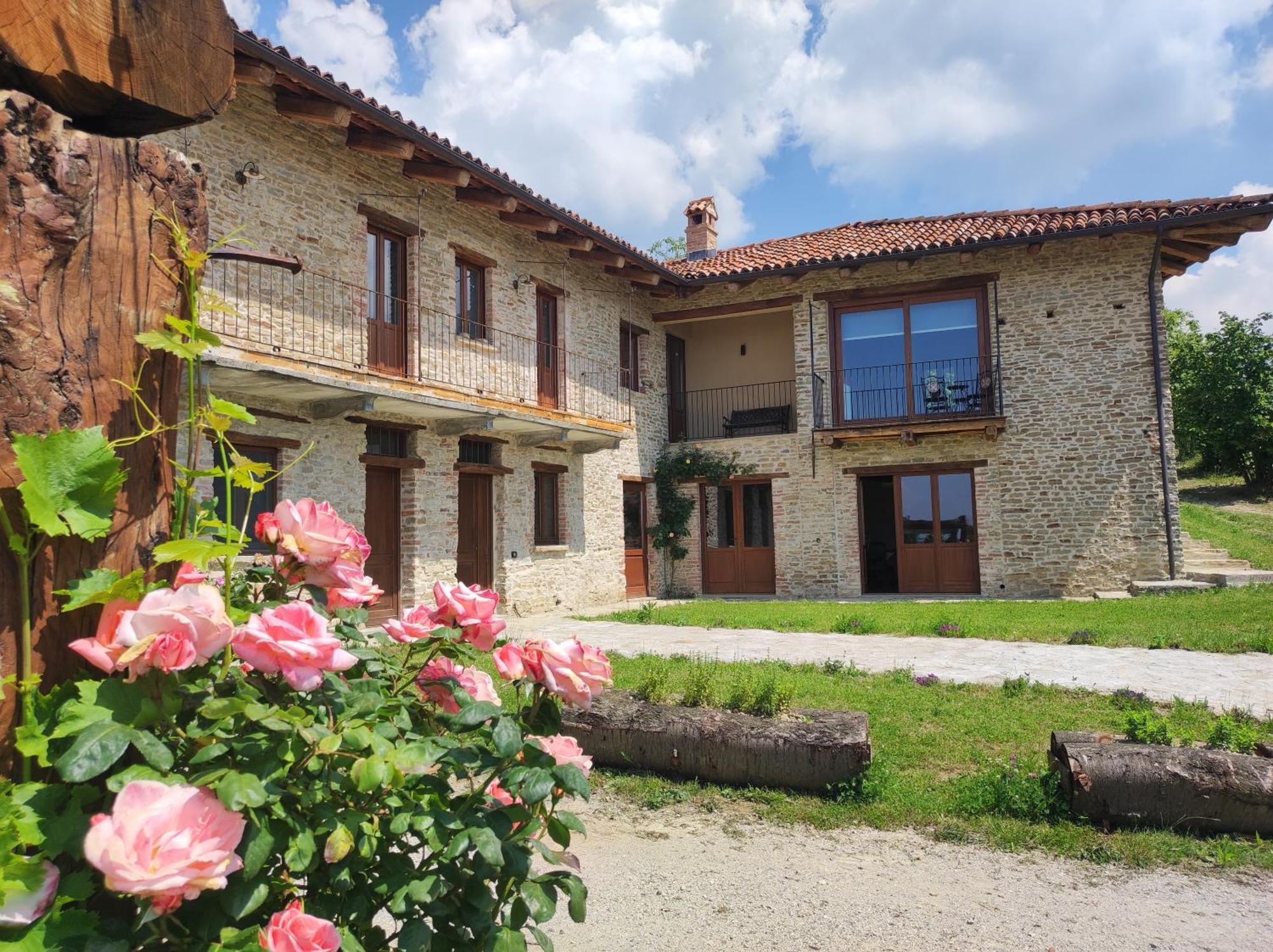 Casa Vecchia Bed&Breakfast Bossolasco Exterior photo